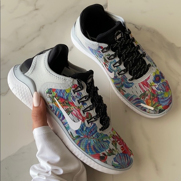 nike free run floral